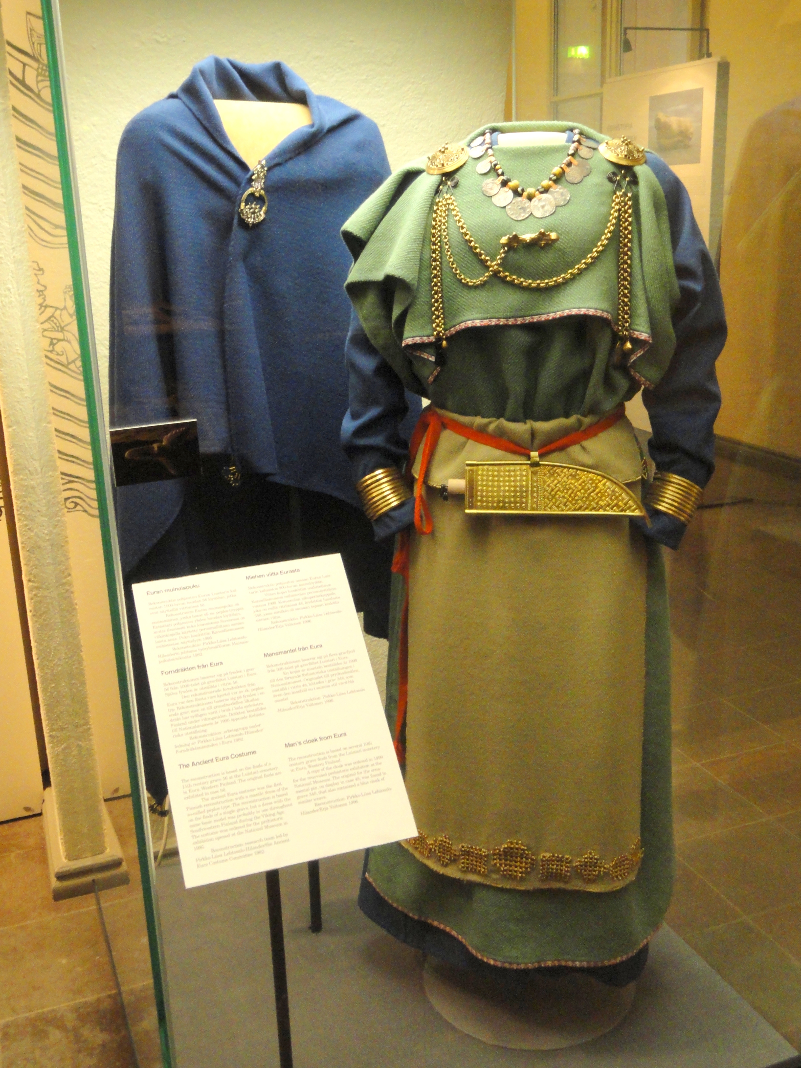 Eura_costume_reconstruction,_from_10th_and_11th_century_graves_-_National_Museum_of_Finland_-_DSC04196